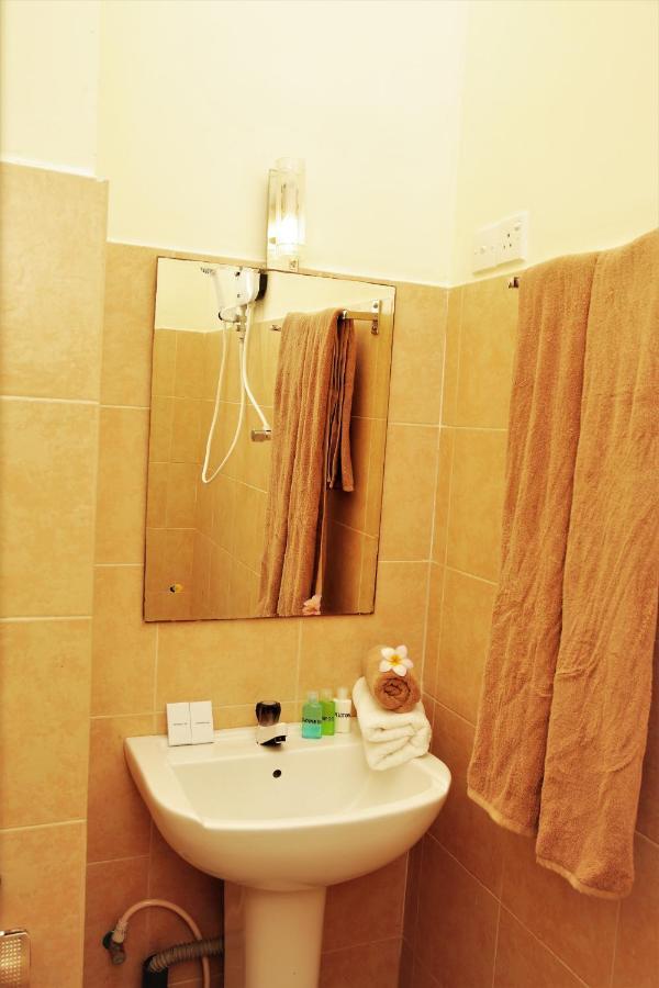 Odani Villa Уелигама Екстериор снимка